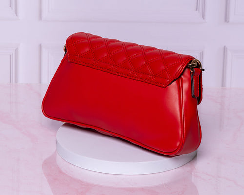 Bolso Guess acolchado con detalle corazón